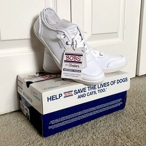 *NWT* bobs b cute sneakers